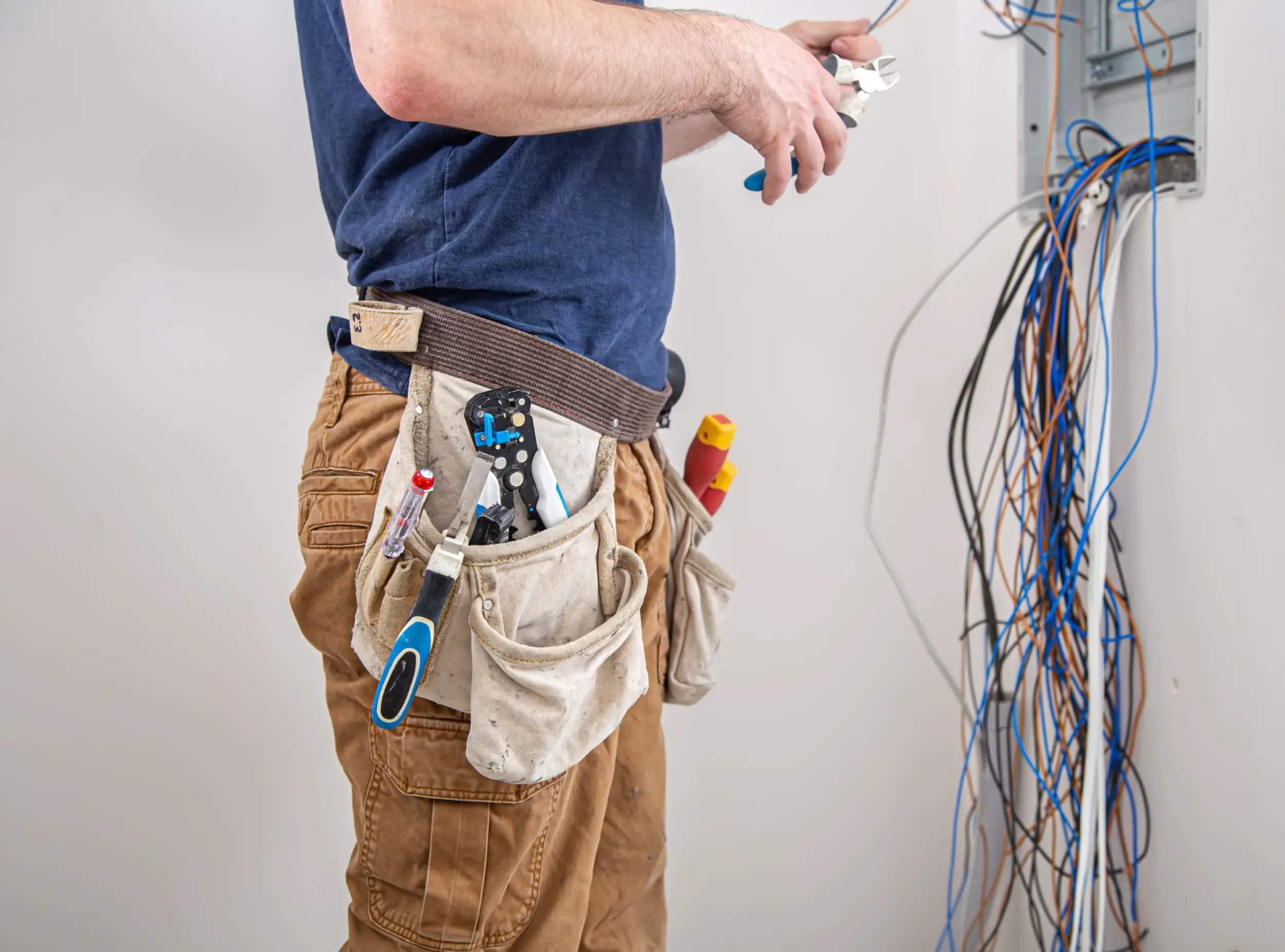 électricien de plb btp